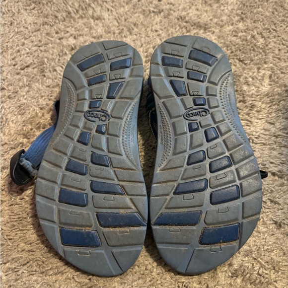 Big Kids Chacos Size 5 - Picture 3 of 3